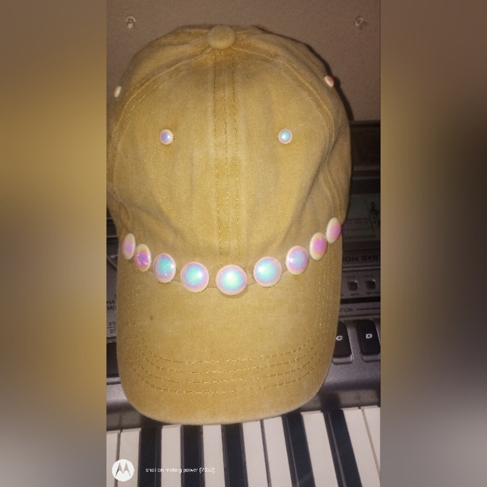 HAT'S - Picture 7 of 11
